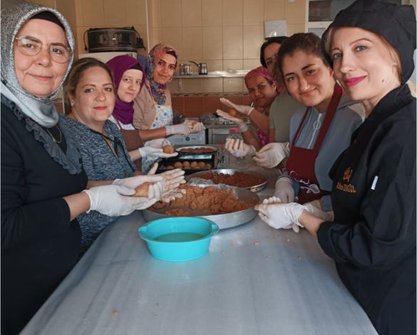 Burhaniye'Nin Mutfaklarında Gaziantep Rüzgarı Esiyor